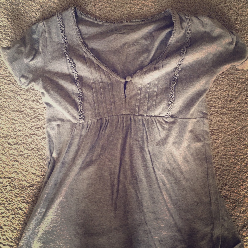 gray fitted top